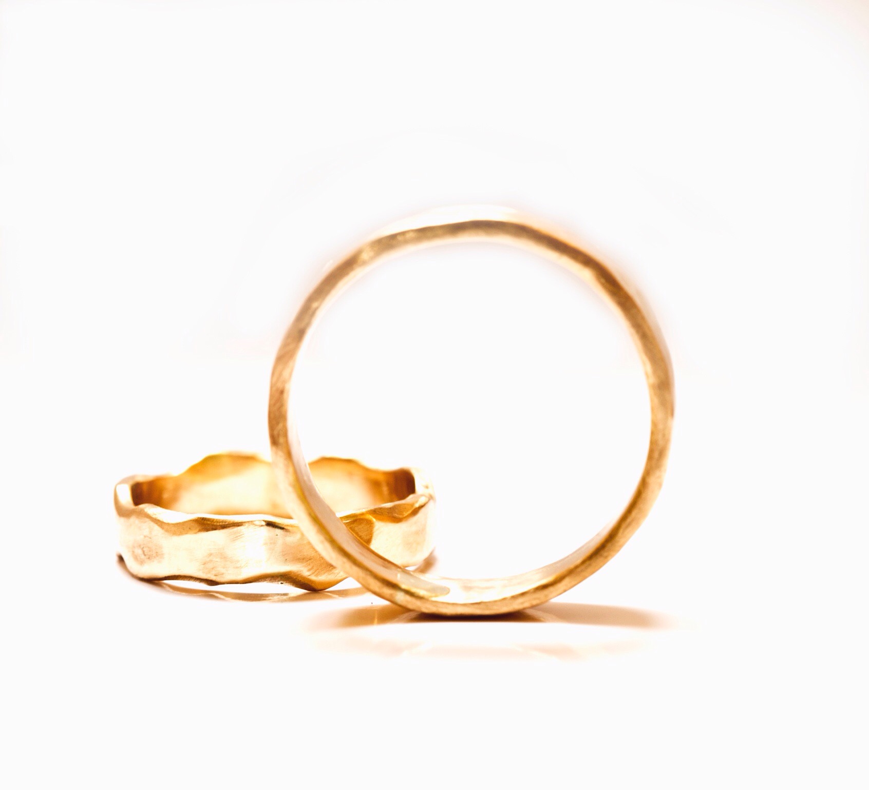 Individuelt fremstillede vielsesring i Fairmined Guld eller andet materiale, efter jeres ønske. Alle vielsesringe laves på bestilling